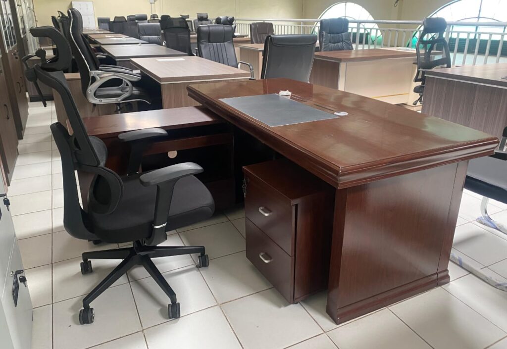 executiveofficedeskimage3