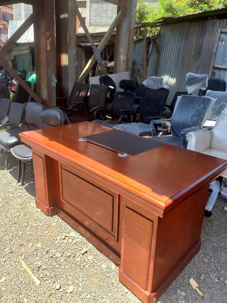 executiveofficedeskimage5